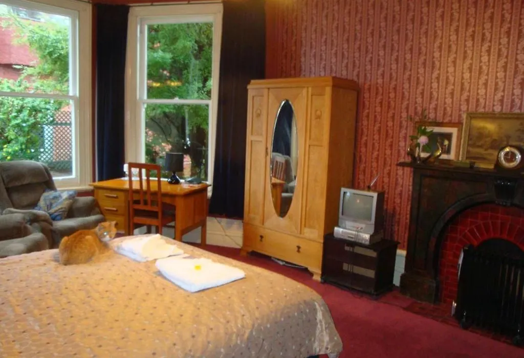 Hulmes Court Bed And Breakfast-1