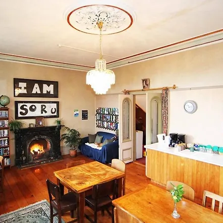 Hulmes Court Bed And Breakfast-3